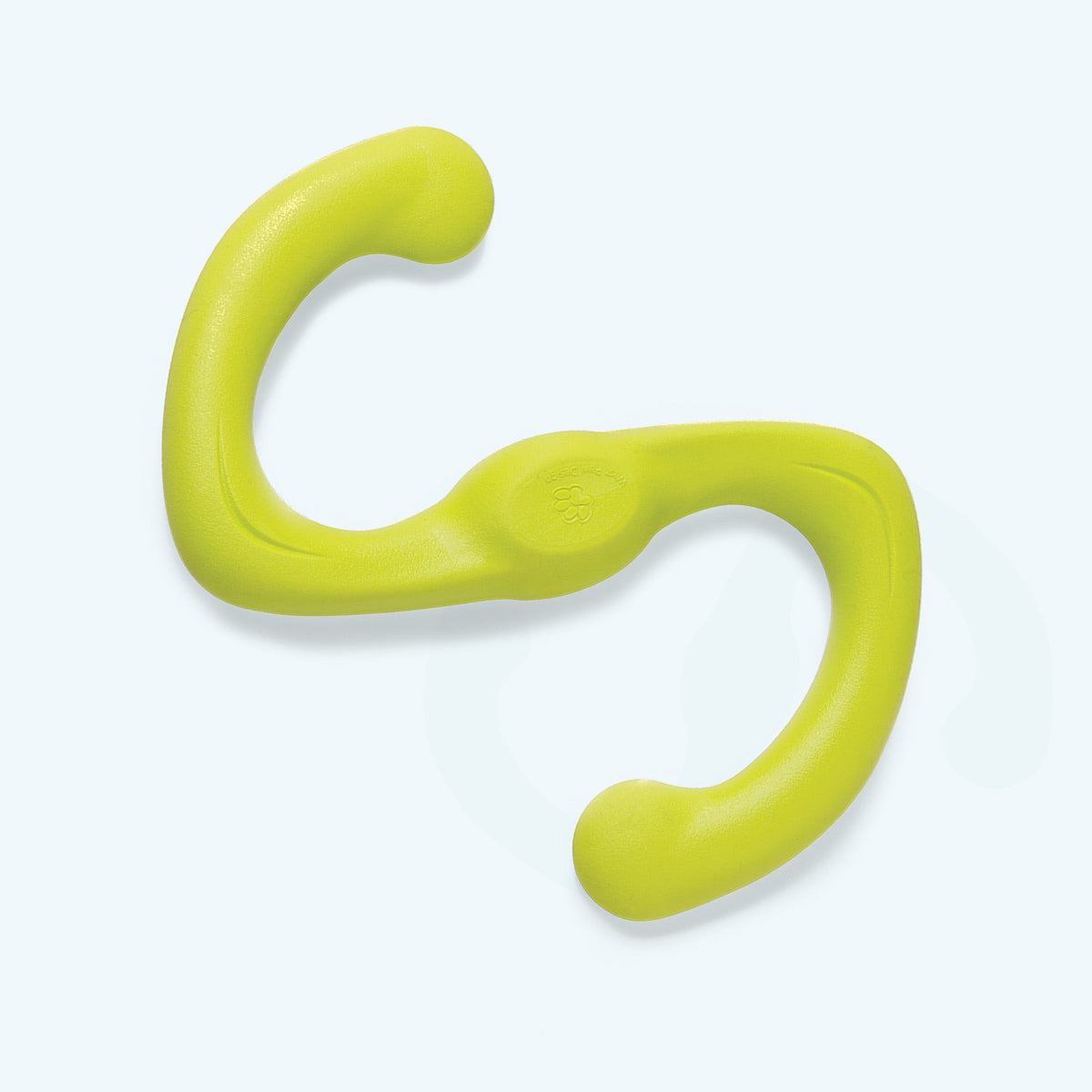Bumi BUILT FOR GENTLE CHEWERS
Flexing to twice its length during tug-of-war, this S-shaped dog toy is a fan favorite. The smart design makes it a natural for fetch, tug-of-war, keep away, and other dog-and-human games.

Bumi’s stretchy shape makes for epi